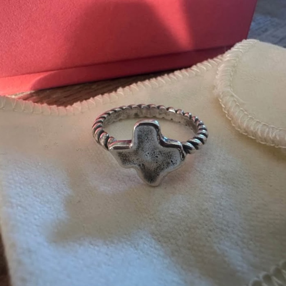 James Avery Retired Twisted Ring TX